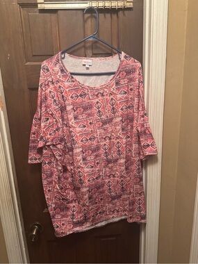 Women’s 2XL Lularoe Plus-Size Pink Patterned Scoop Neck Women's Top